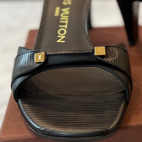 Louis Vuitton EPI Leather Sandal Size 37.5 - Picture 4 of 8